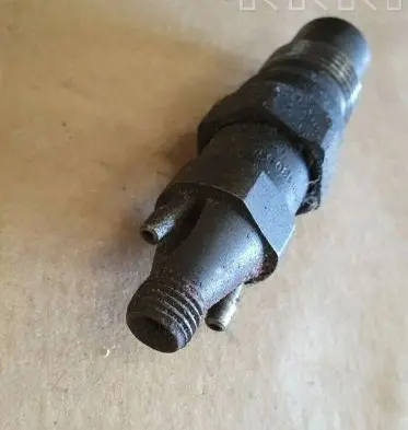 Volkswagen Caddy Fuel injector 068130201N