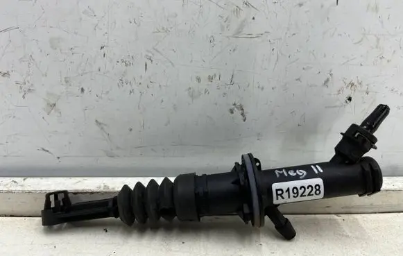 Renault Megane II Clutch slave cylinder 8200151770