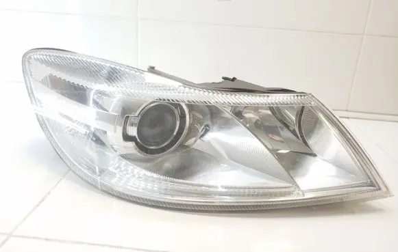 Skoda Octavia Mk2 (1Z) Headlight/headlamp 1Z1941016G 5DV00961000