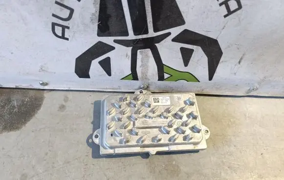 Peugeot 2008 II LED ballast control module L90125449