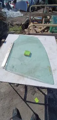 Opel Zafira A Front door window glass four-door 1212123