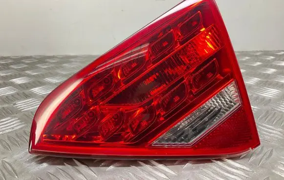 Audi A5 8T 8F Tailgate rear/tail lights 8T0945094A