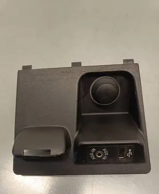 BMW X5 F15 AUX in-socket connector 9237653