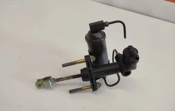 KIA Sorento Clutch master cylinder
