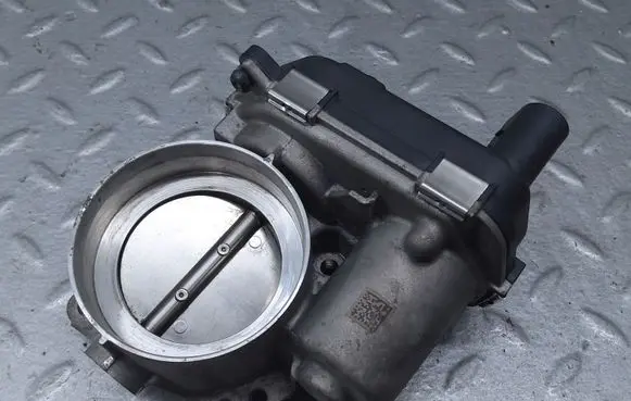 Volkswagen T-Roc Throttle valve 04E133062Q
