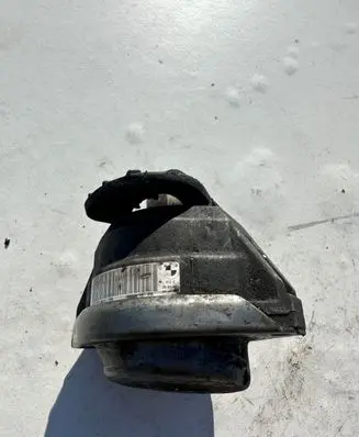 BMW 5 E60 E61 Engine mount bracket 6770641