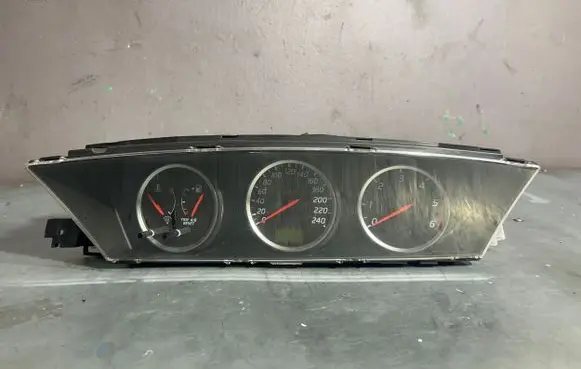 Nissan Primera Speedometer (instrument cluster) Av663