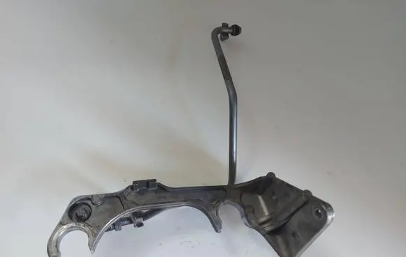 Mercedes-Benz C W204 Air filter cleaner box bracket assembly A6510940127