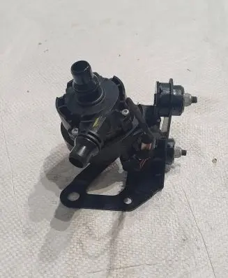 BMW X5 F15 Electric auxiliary coolant/water pump 7643949