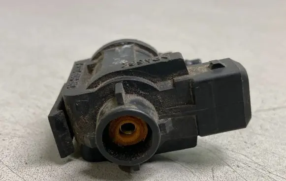 Volkswagen Golf III Turbo solenoid valve 191906283A