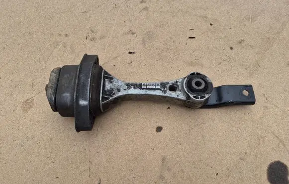 Volkswagen Bora Engine mount bracket 1J0199851