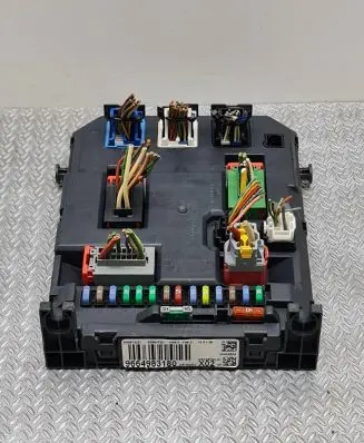 Citroen C3 Picasso Fuse module 9664983180 22661F01