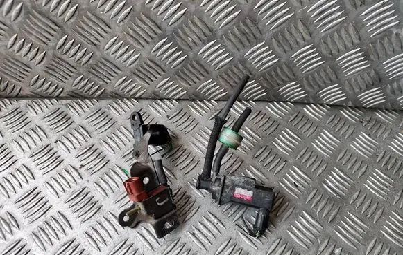 Toyota Avensis Verso Turbo solenoid valve 2581927030 1397000710