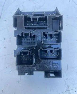 Toyota Avensis T250 Fuse module 8273405030
