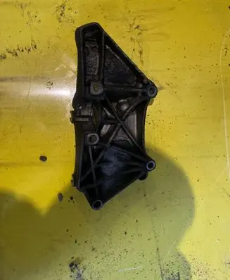 Renault Scenic II - Grand scenic II Generator/alternator bracket 8200100148