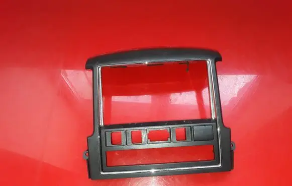 KIA Sorento Radio/GPS head unit trim 201004338