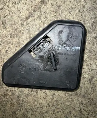 BMW 5 E39 Tail light bulb cover holder 8371325