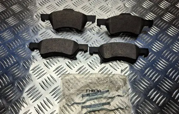 Chrysler Voyager Brake pads (front) V1013803AE