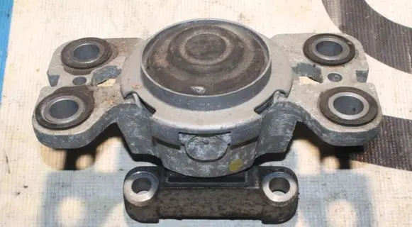 Volvo S60 Engine mount bracket 8G9N7M121