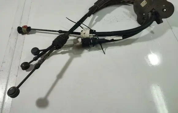 Renault Scenic III - Grand scenic III Gear shift cable linkage 