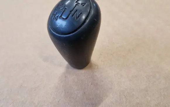 Toyota Hilux (AN10, AN20, AN30) Gear lever shifter trim leather/knob 