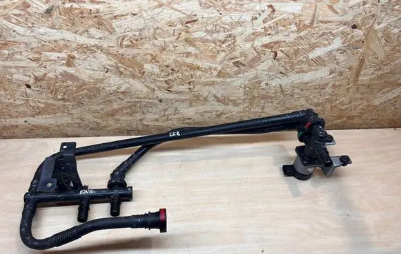 Engine coolant pipe/hose