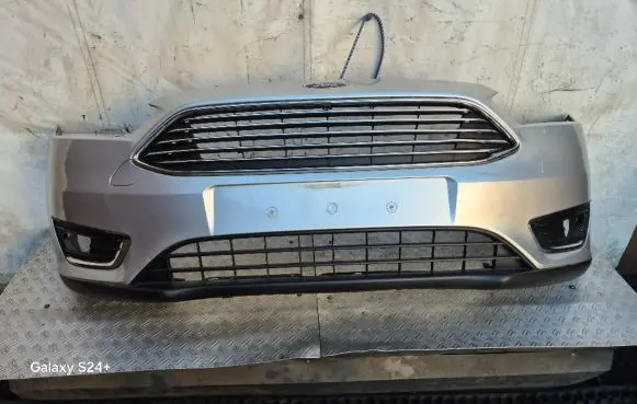 Ford Focus Front bumper 8V6118159AB F1EB17B635B F1EB17B769A