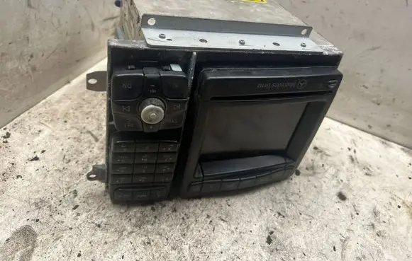 Mercedes-Benz S W220 Radio/CD/DVD/GPS head unit A2208270442