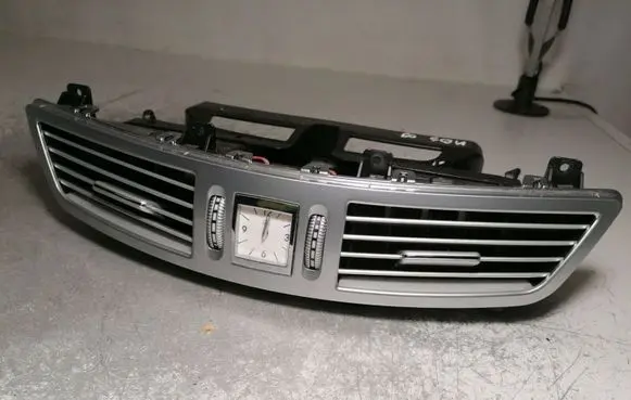Mercedes-Benz S W221 Dash center air vent grill A2218300954