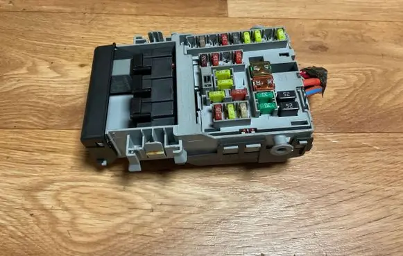 Opel Insignia A Fuse module 13222786