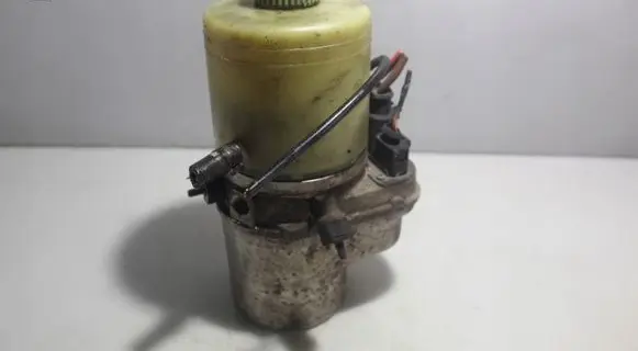 Volkswagen Polo IV 9N3 Power steering pump