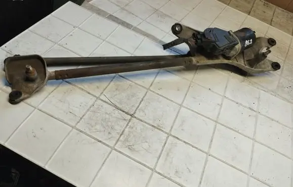 Chrysler Pacifica Front wiper linkage and motor