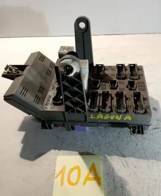 Renault Laguna II Fuse module 8200228557