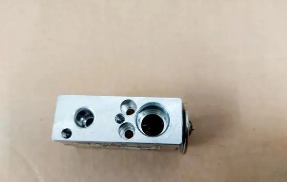 Renault Clio IV Air conditioning (A/C) expansion valve T54953B