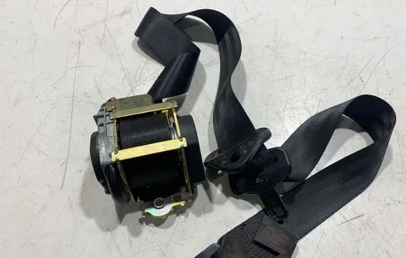 Citroen Xsara Picasso Front seatbelt 040162