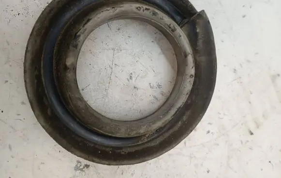 Dodge PickUp RAM SRT-10 Rear coil spring rubber mount 68273964AB