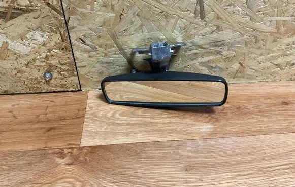 Rear view mirror (interior)