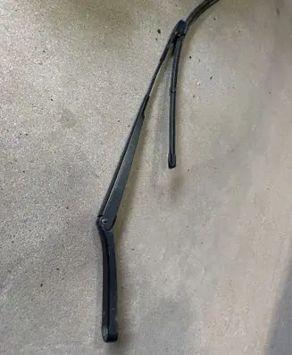 Volkswagen Golf VI Front wiper blade arm 1Q1955409