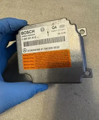 Mercedes-Benz C W203 Airbag control unit/module 2038206385 0285001813 A2038206385