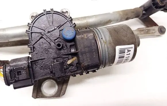 Opel Astra H Wiper motor 0390241553