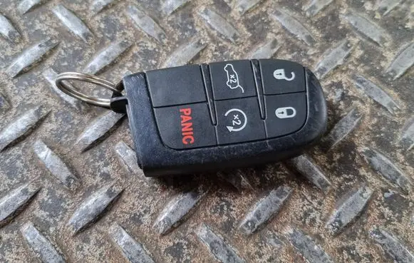 Dodge Durango III Ignition key/card 68150061AC