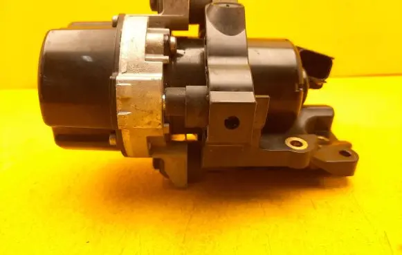 Mercedes-Benz EQC Vacuum pump A0004302200