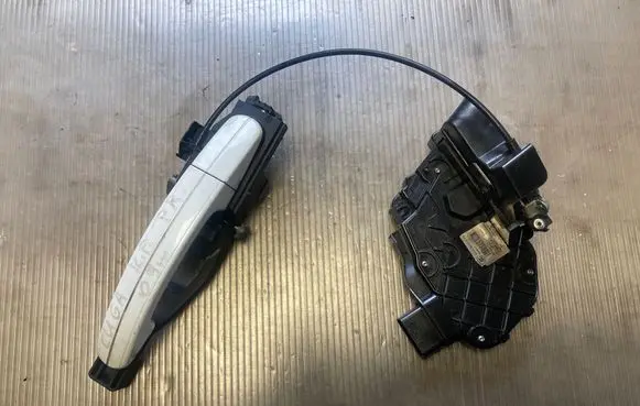Ford Kuga I Front door lock 8V4AS21813CA A048317 9151641