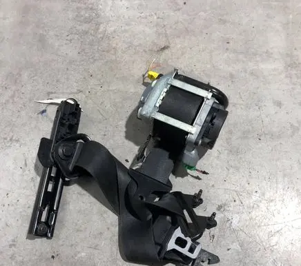Volvo S60 Front seatbelt 39818843