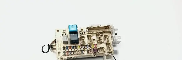 Toyota Corolla Verso E121 Fuse box set 89221-0F010