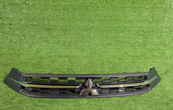 Mitsubishi Outlander Front grill 