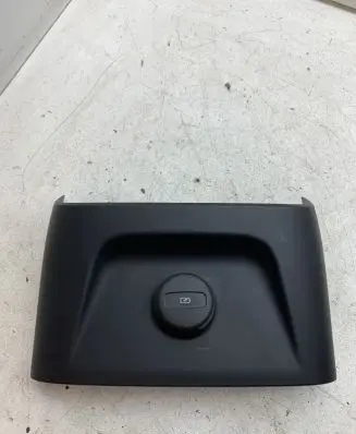 Volvo XC60 USB socket connector 32226711 32231928