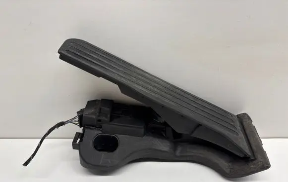 Volkswagen PASSAT B7 Accelerator throttle pedal 1K1723503AA 6PV01049801 1061711