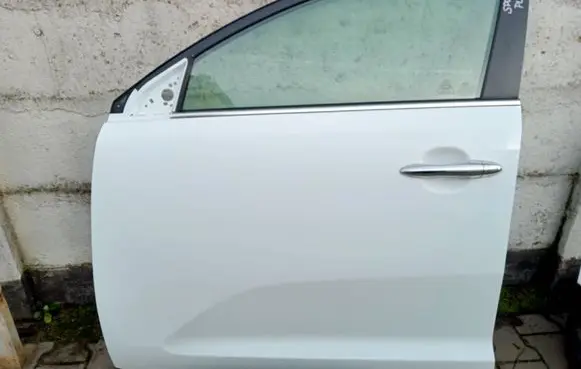 KIA Sportage Front door 