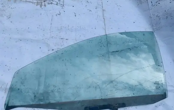 Nissan Almera Tino Front door window glass four-door